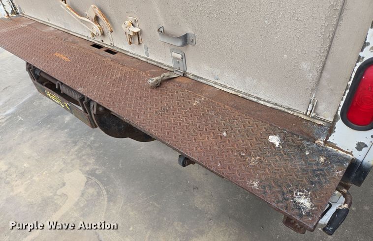 image for item DT4834 1999 Mitsubishi Fuso box truck