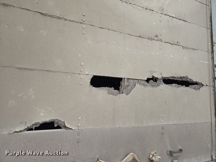 image for item DT4834 1999 Mitsubishi Fuso box truck