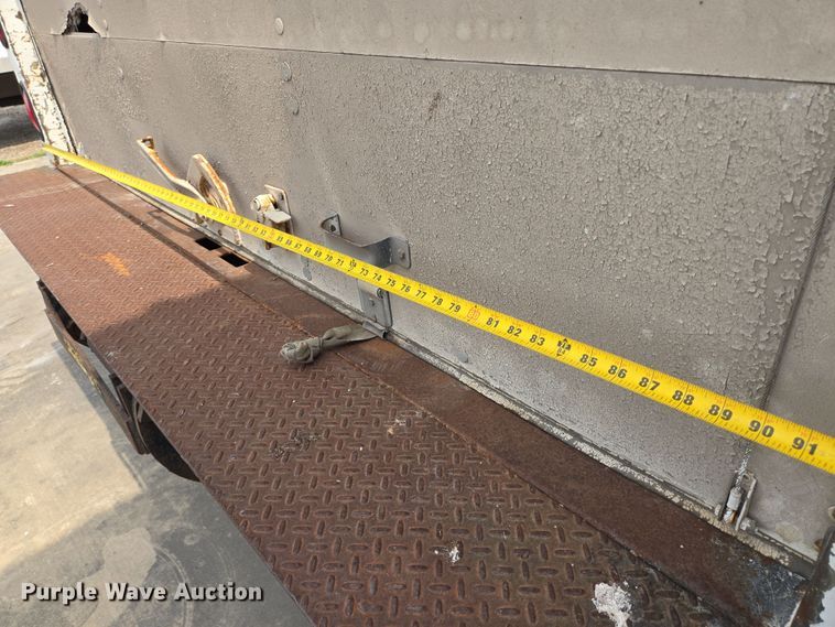 image for item DT4834 1999 Mitsubishi Fuso box truck