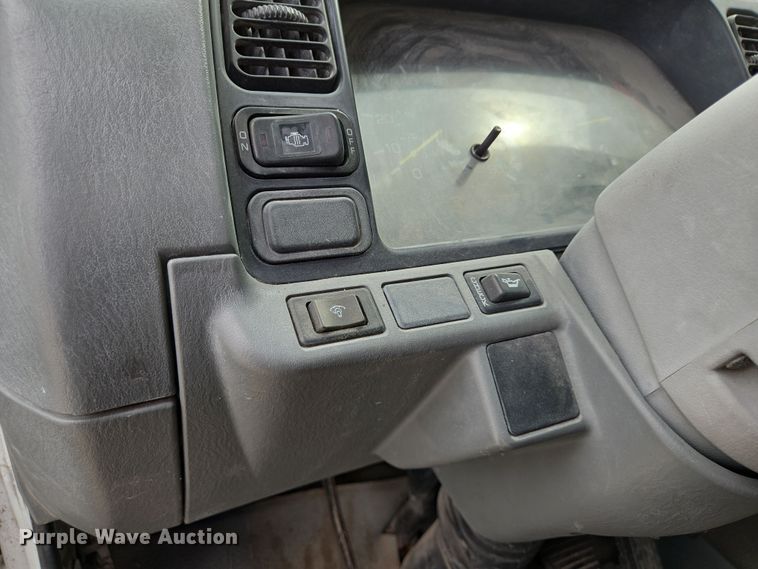 image for item DT4834 1999 Mitsubishi Fuso box truck