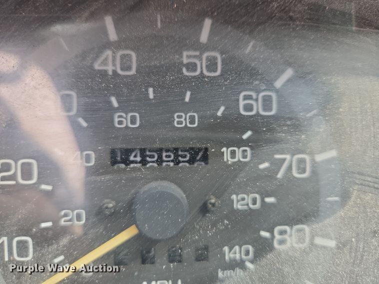 image for item DT4834 1999 Mitsubishi Fuso box truck