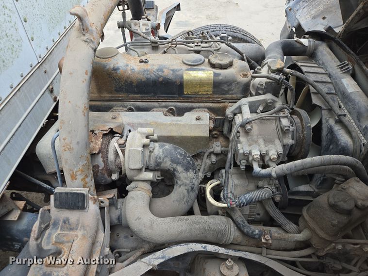 image for item DT4834 1999 Mitsubishi Fuso box truck