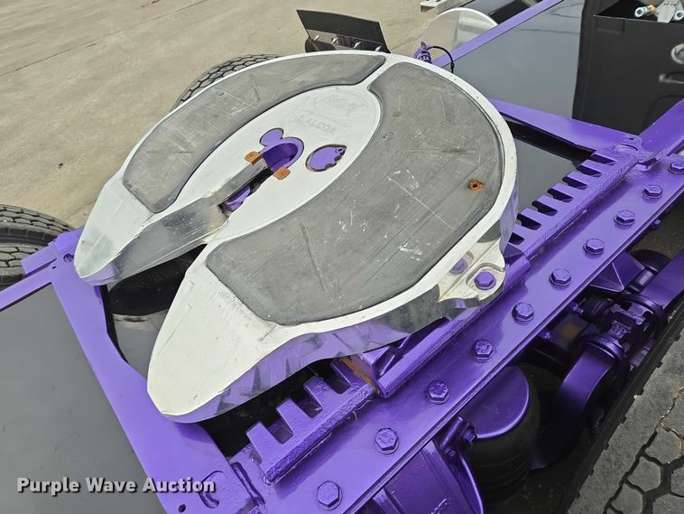 image for item DT4920 2015 Kenworth T680 semi truck