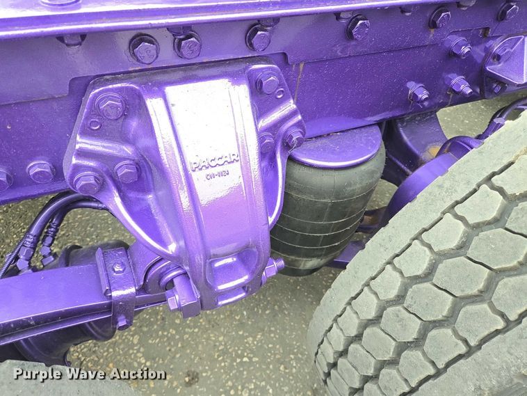 image for item DT4920 2015 Kenworth T680 semi truck