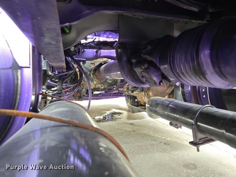 image for item DT4920 2015 Kenworth T680 semi truck