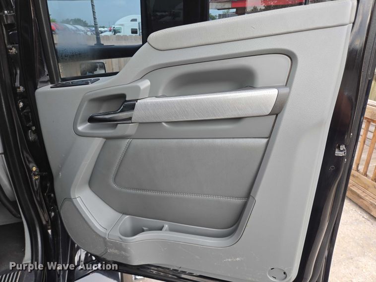 image for item DT4920 2015 Kenworth T680 semi truck