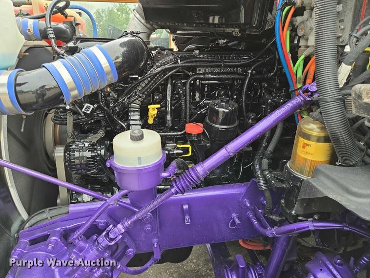 image for item DT4920 2015 Kenworth T680 semi truck