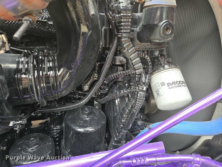 image for item DT4920 2015 Kenworth T680 semi truck