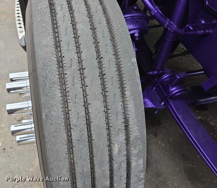 image for item DT4920 2015 Kenworth T680 semi truck