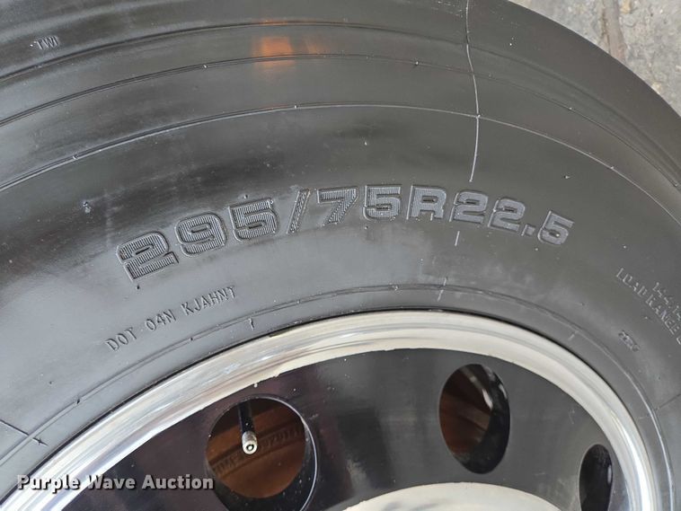 image for item DT4920 2015 Kenworth T680 semi truck