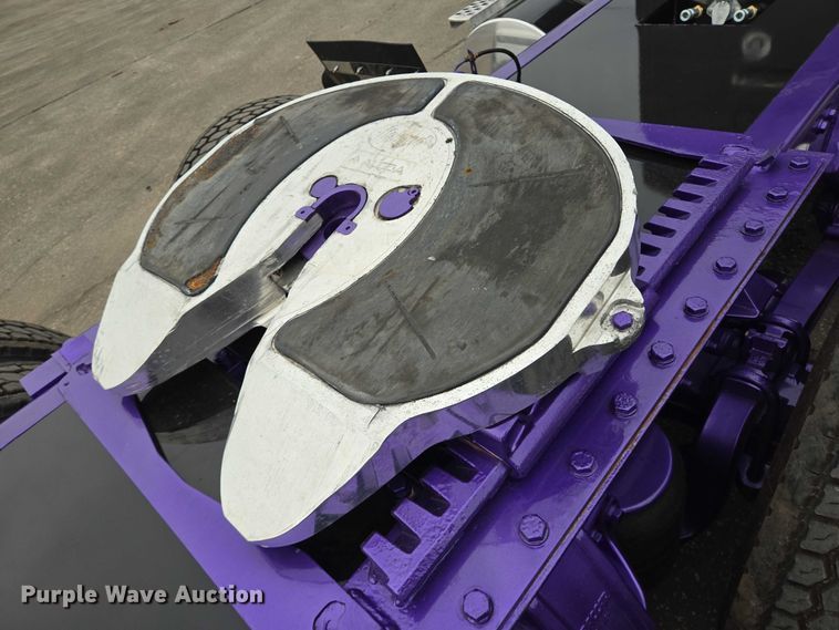 image for item DT4921 2015 Kenworth T680 semi truck