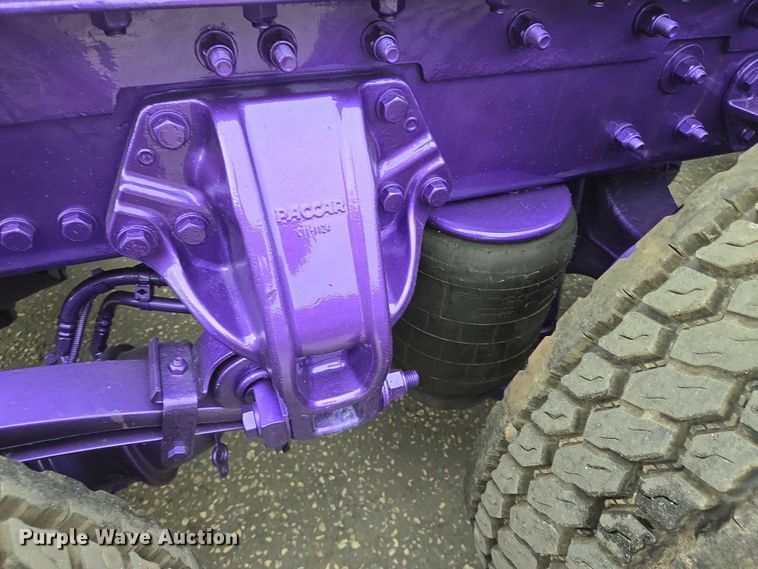 image for item DT4921 2015 Kenworth T680 semi truck