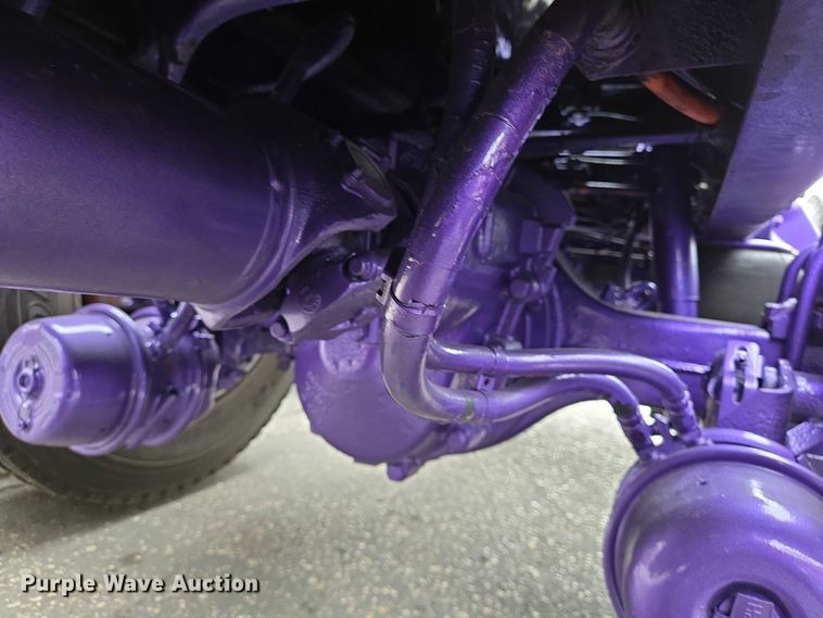 image for item DT4921 2015 Kenworth T680 semi truck