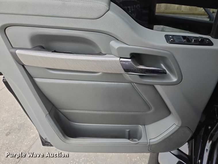 image for item DT4921 2015 Kenworth T680 semi truck