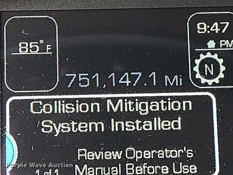 image for item DT4921 2015 Kenworth T680 semi truck