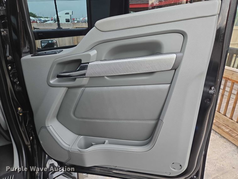 image for item DT4921 2015 Kenworth T680 semi truck