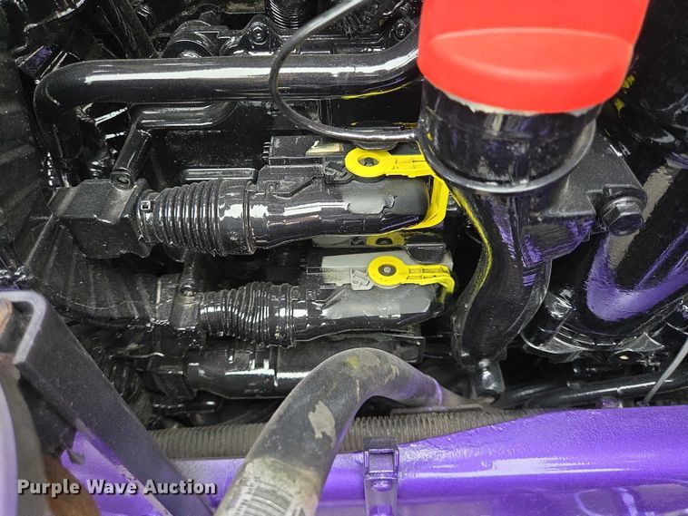 image for item DT4921 2015 Kenworth T680 semi truck