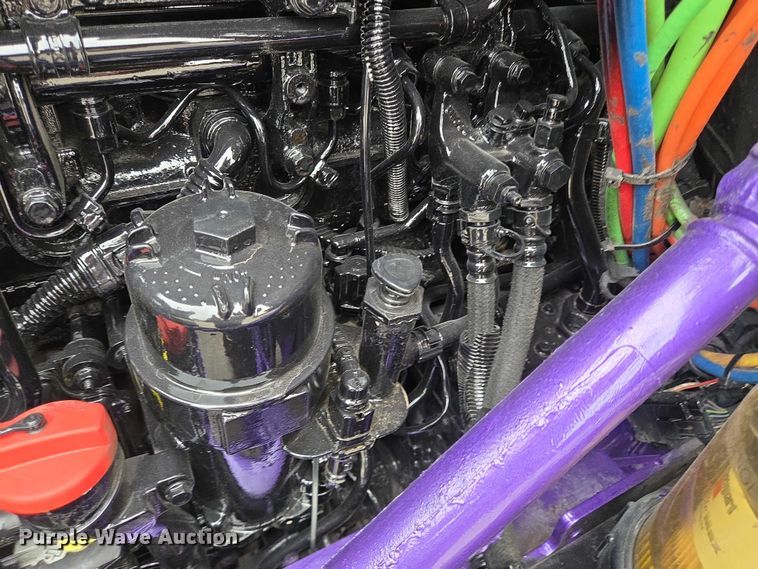 image for item DT4921 2015 Kenworth T680 semi truck