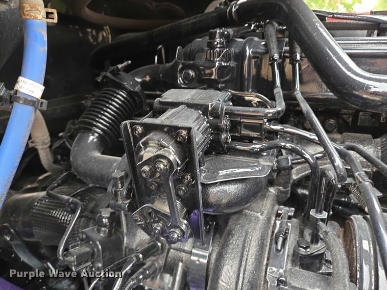 image for item DT4921 2015 Kenworth T680 semi truck