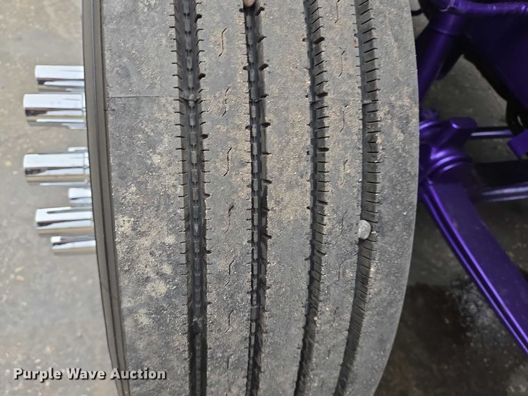 image for item DT4921 2015 Kenworth T680 semi truck