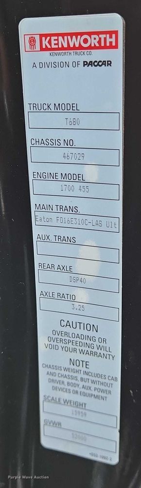 image for item DT4921 2015 Kenworth T680 semi truck