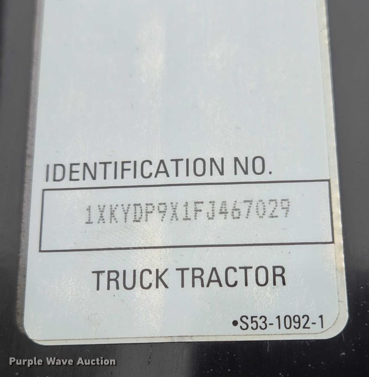 image for item DT4921 2015 Kenworth T680 semi truck