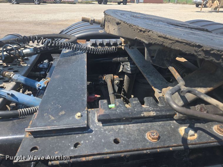 image for item DU7776 2016 Peterbilt 367 semi truck