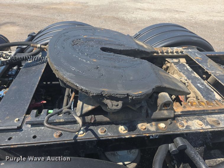 image for item DU7776 2016 Peterbilt 367 semi truck