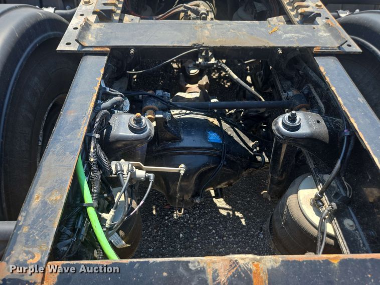 image for item DU7776 2016 Peterbilt 367 semi truck