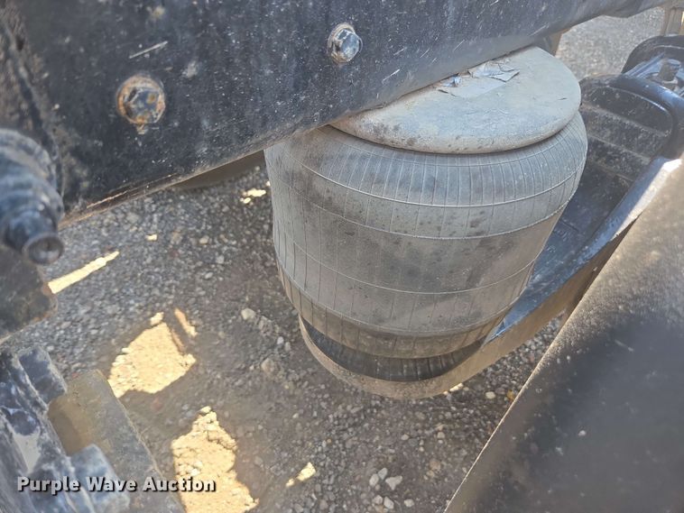 image for item DU7776 2016 Peterbilt 367 semi truck