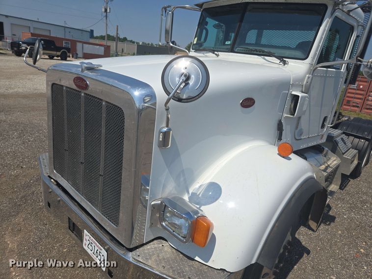 image for item DU7776 2016 Peterbilt 367 semi truck