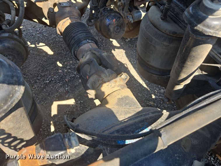 image for item DU7776 2016 Peterbilt 367 semi truck