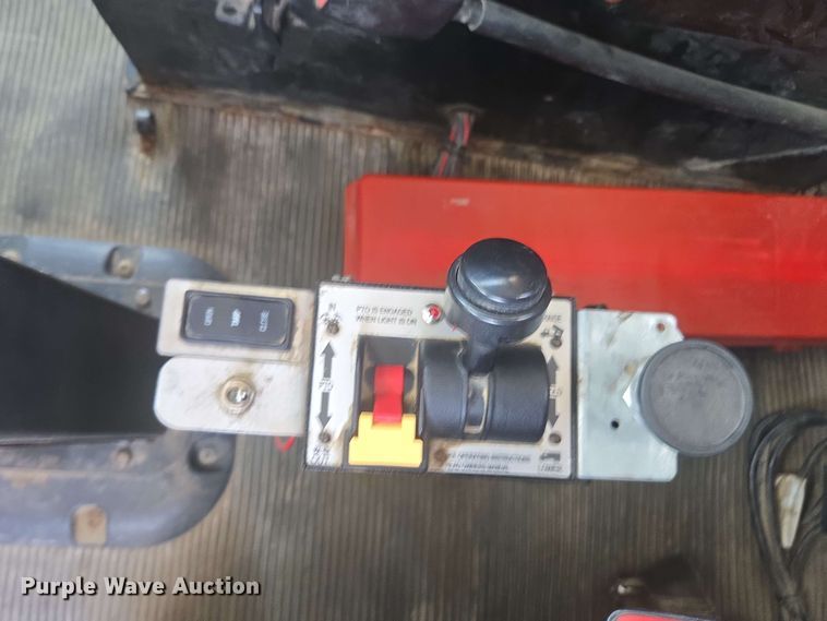 image for item DU7776 2016 Peterbilt 367 semi truck