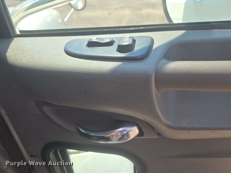 image for item DU7776 2016 Peterbilt 367 semi truck