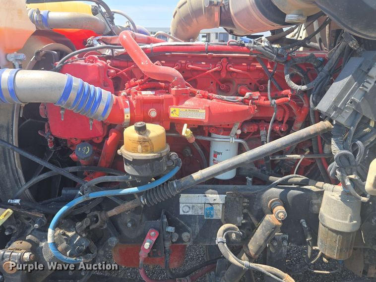 image for item DU7776 2016 Peterbilt 367 semi truck