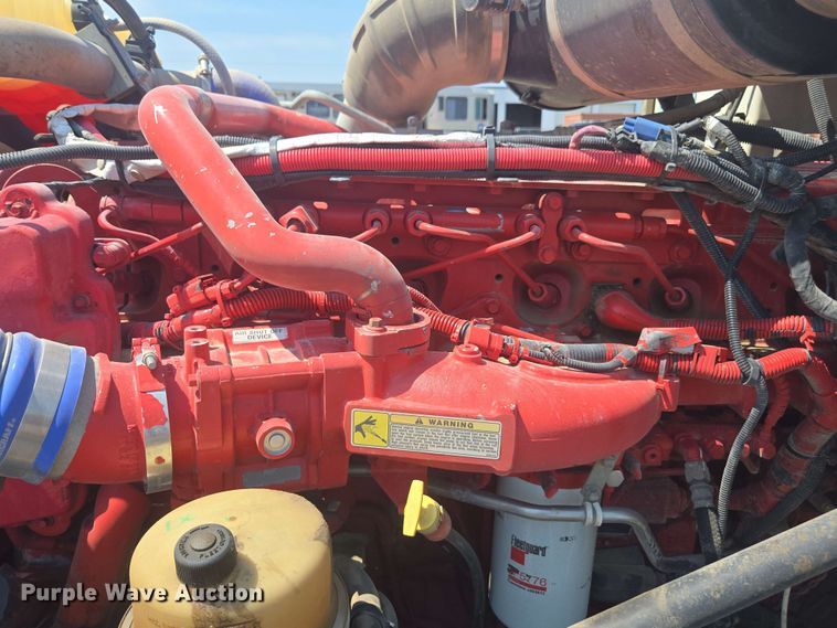 image for item DU7776 2016 Peterbilt 367 semi truck