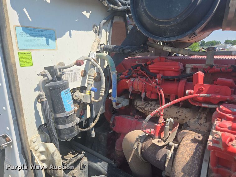 image for item DU7776 2016 Peterbilt 367 semi truck