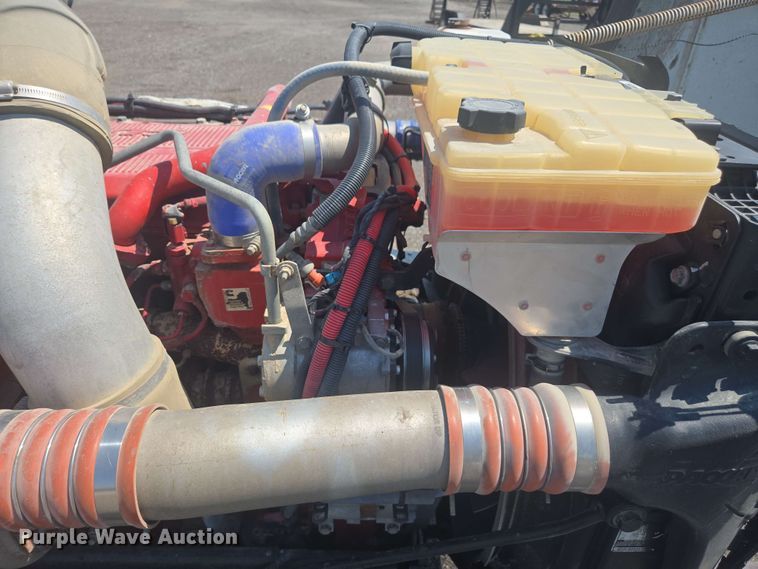 image for item DU7776 2016 Peterbilt 367 semi truck