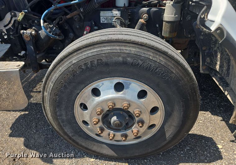 image for item DU7776 2016 Peterbilt 367 semi truck