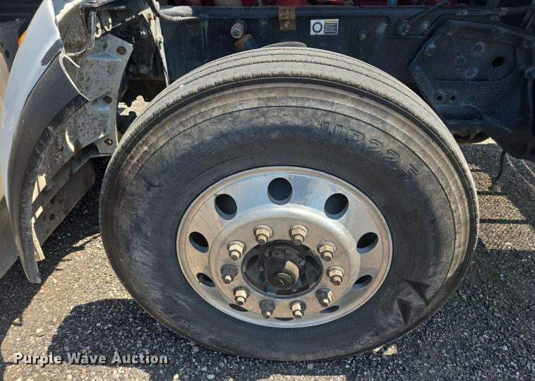 image for item DU7776 2016 Peterbilt 367 semi truck