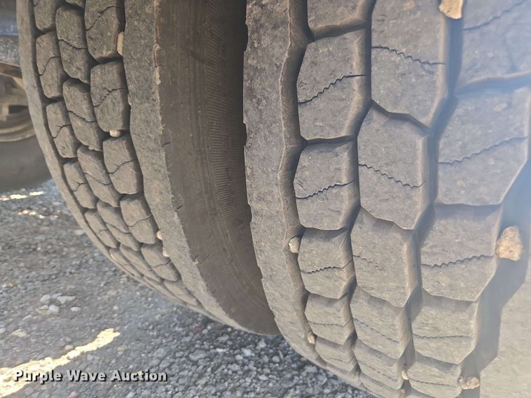 image for item DU7776 2016 Peterbilt 367 semi truck