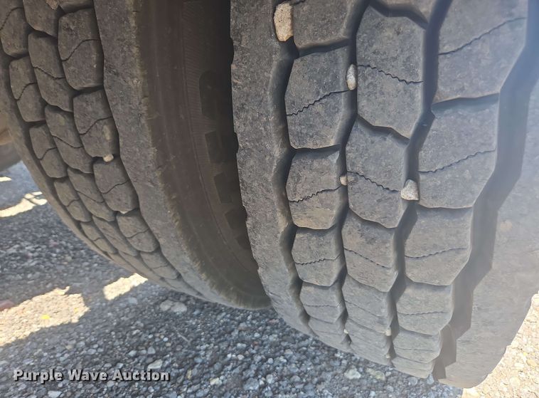 image for item DU7776 2016 Peterbilt 367 semi truck