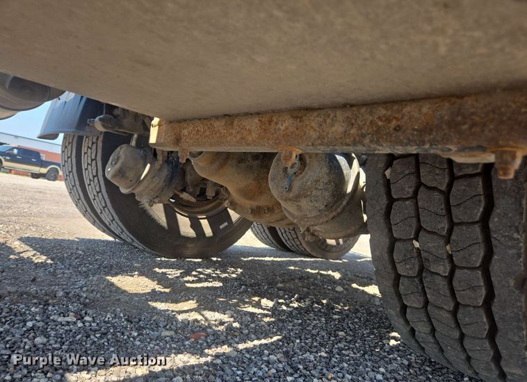 image for item DU7776 2016 Peterbilt 367 semi truck