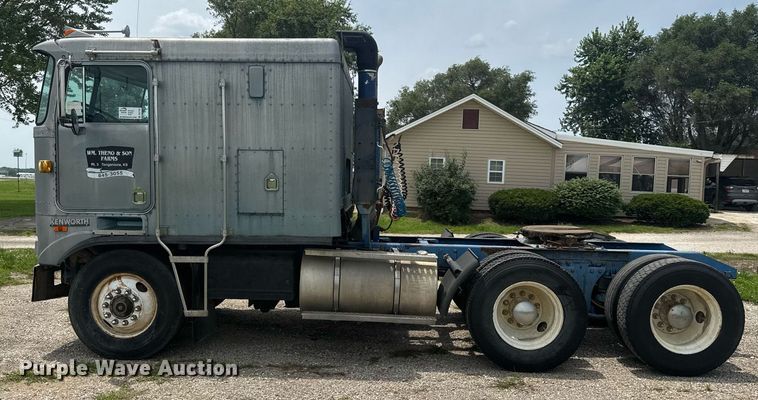 image for item DU7797 1989 Kenworth K100E semi truck