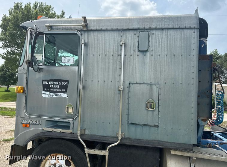 image for item DU7797 1989 Kenworth K100E semi truck