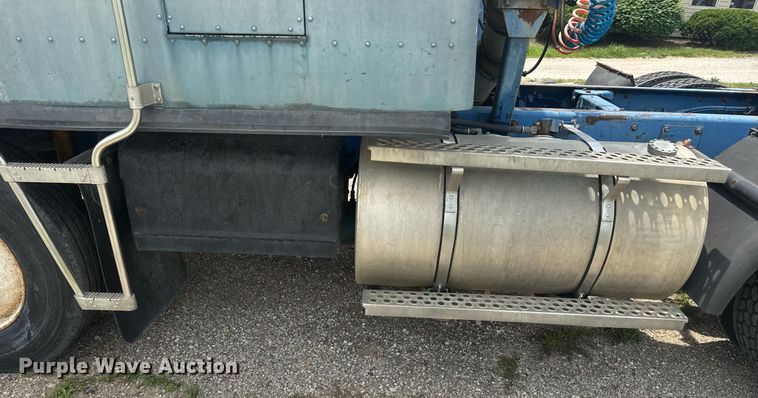 image for item DU7797 1989 Kenworth K100E semi truck