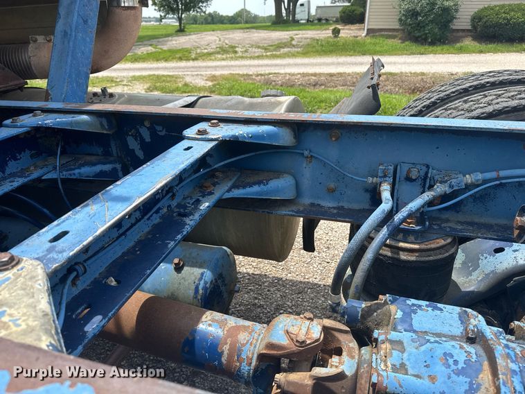 image for item DU7797 1989 Kenworth K100E semi truck