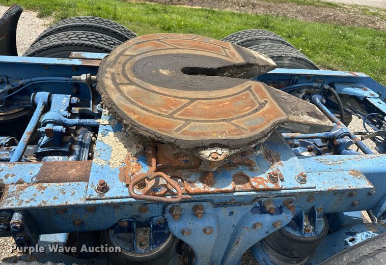 image for item DU7797 1989 Kenworth K100E semi truck