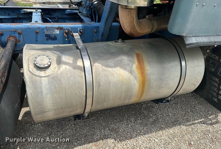 image for item DU7797 1989 Kenworth K100E semi truck