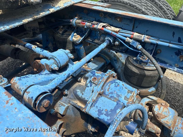 image for item DU7797 1989 Kenworth K100E semi truck